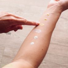 Suntribe organikus nappali arcápoló ásványi fényvédővel – SPF20 